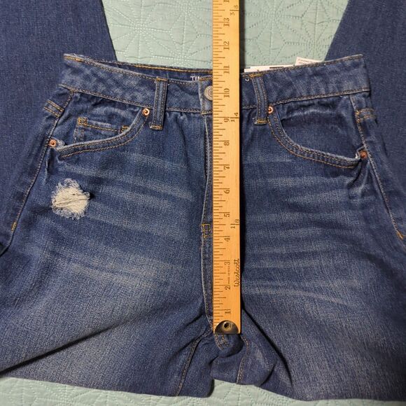 🆕️TIME AND TRU Women's Sz 2 Mid Wash High-Rise Barrell Jeans Whiskers Trendy - Picture 9 of 11